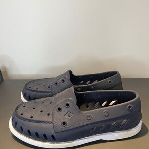Men’s authentic original float boat shoe navy/white size 7 preloved